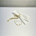 ΜΑΡΤΥΡΙΚΑ ΚΟΡΙΤΣΙ ΜΕ ΧΡΥΣΟ ΣΤΑΥΡΟ