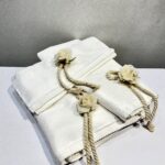 ΛΑΔΟΠΑΝΑ ΚΟΡΙΤΣΙ ΜΕ ΛΕΥΚΟ ΛΟΥΛΟΥΔΙ