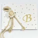 ΒΙΒΛΙΟ ΕΥΧΩΝ ΚΟΡΙΤΣΙ ΜΕ ΜΟΝΟΓΡΑΜΜΑ