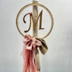 ΛΑΜΠΑΔΑ ΚΟΡΙΤΣΙ ΜΕ ΜΟΝΟΓΡΑΜΜΑ ΚΑΙ ΤΕΛΑΡΟ