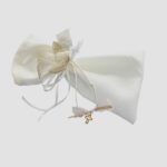 ΜΑΡΤΥΡΙΚΑ ΓΙΑ ΚΟΡΙΤΣΙ ΜΕ ΧΡΥΣΟ ΣΤΑΥΡΟ